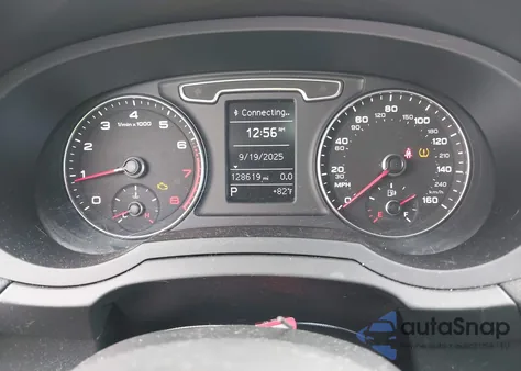 2015 Audi Q3 2.0T Premium Plus z USA, uszkodzony, nr VIN WA1EFCFSXFR011410